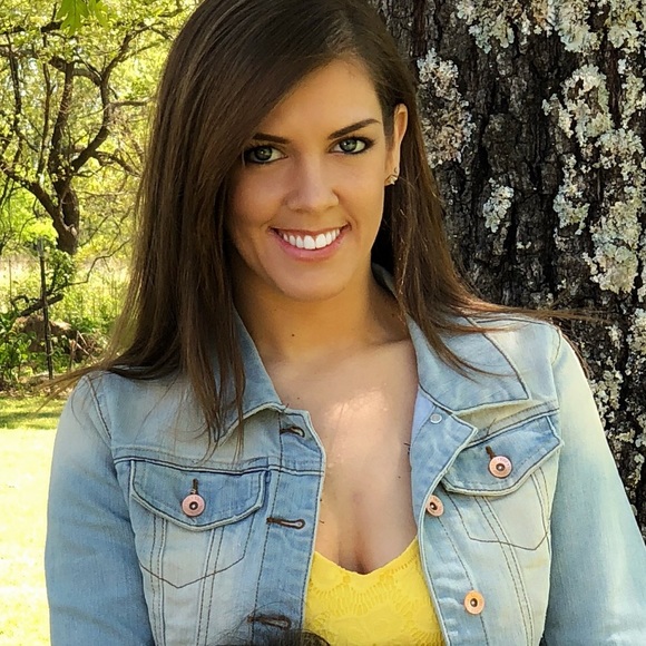 Meet your Posher, Beth - Picture 1 of 4